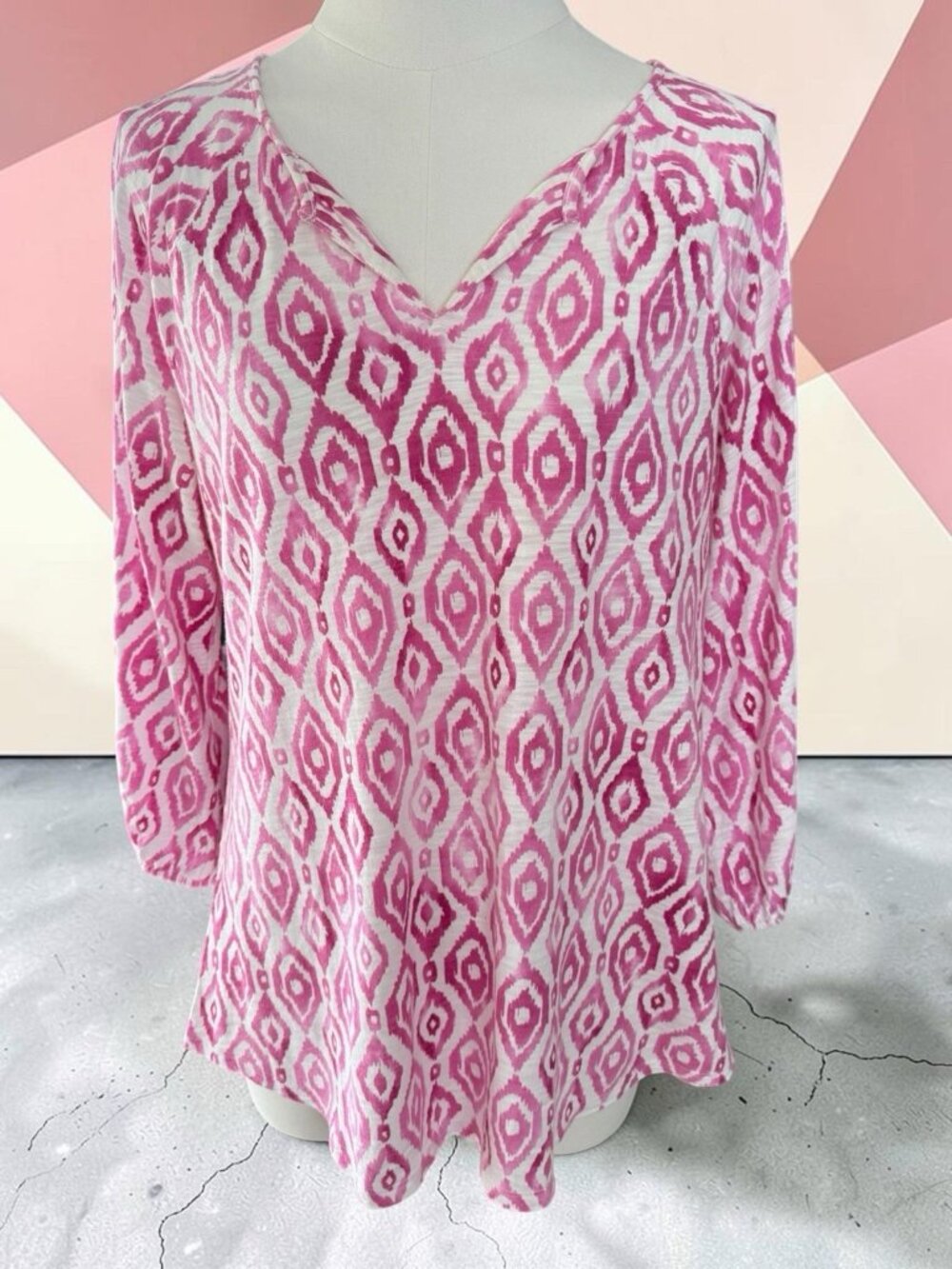 Chico's Pink/White Geometric IKat Print-V-Neck-3/4 Sleeve Top-Size 0 (Small)